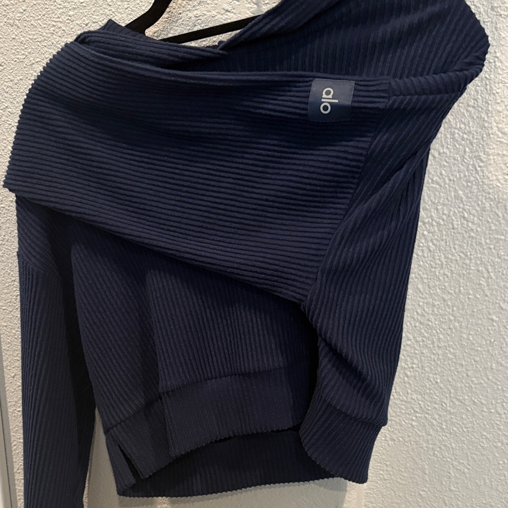 ALO Yoga Navy ribbed crop hoodie